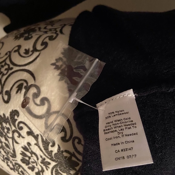 Talbots navy sweater - Picture 4 of 5